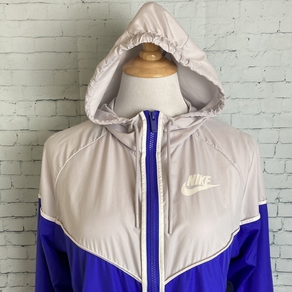 Nike Sportswear Women’s Windrunner Hooded Jacket Medium - Picture 4 of 16